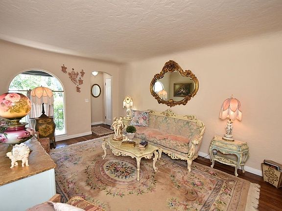 5th image of 4412 Olive St