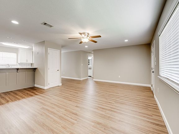 4th image of 2114 Arkansas Ave