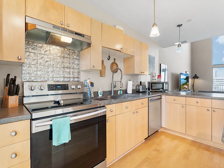 316 Broadway Blvd NE — Photo 10