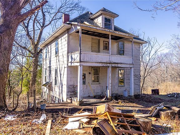 3rd image of 61 Lee St