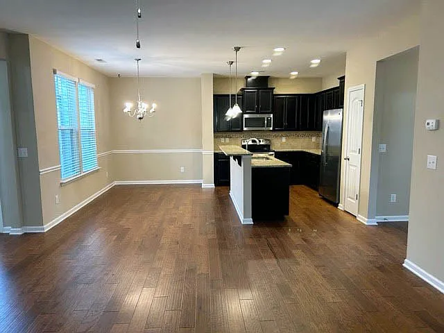 738 Keystone Park Dr — Photo 1