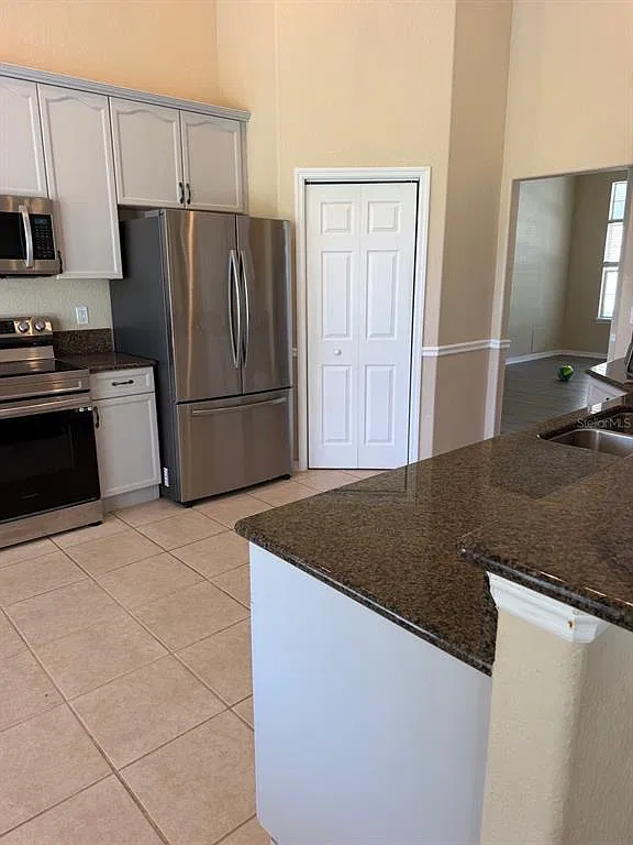 4 bed, 3.0 bath, 2383 sqft, $3,100 — Photo 4