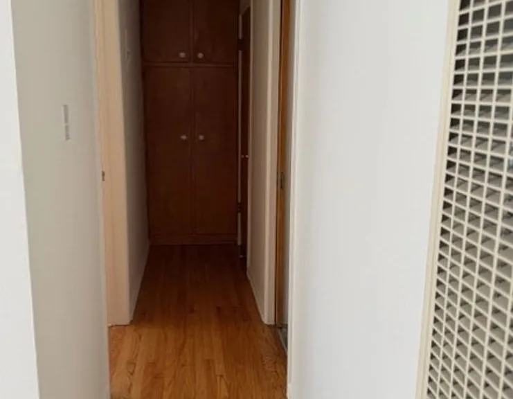 1055 Thompson Ave — Photo 7
