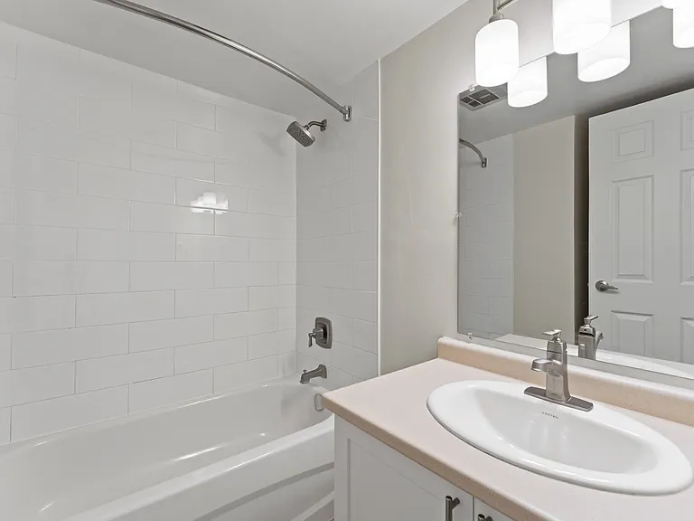 47 Memorial Dr — Photo 20