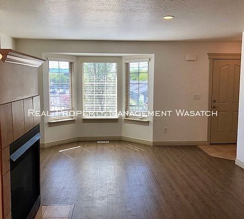 5th image of 4534 Lake Springs Ln