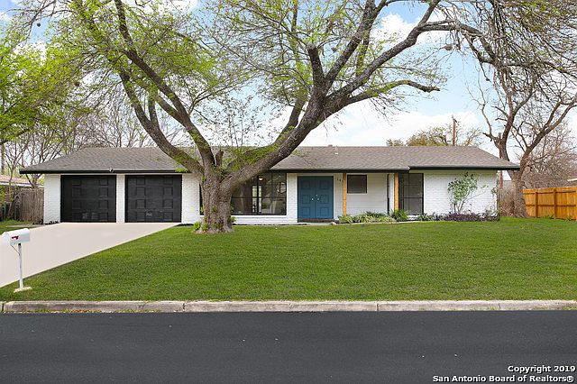 1st image of 205 Driftwind Dr