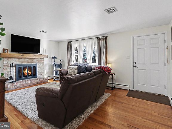 2nd image of 278 Longs Gap Rd