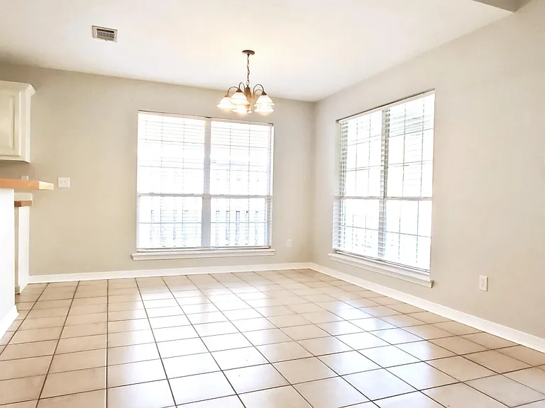 4006 Meadow Oak Ln — Photo 5