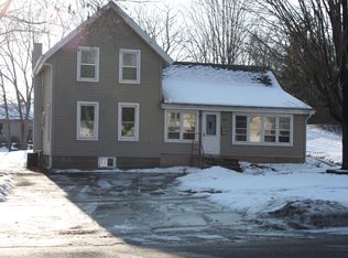 977 Water St, Prairie Du Sac, WI 53578
