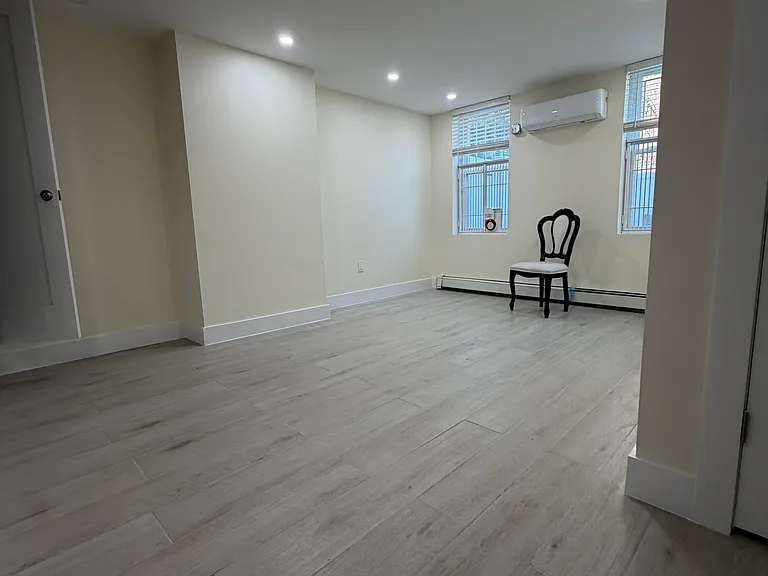 462 Linwood St #1F — Photo 6