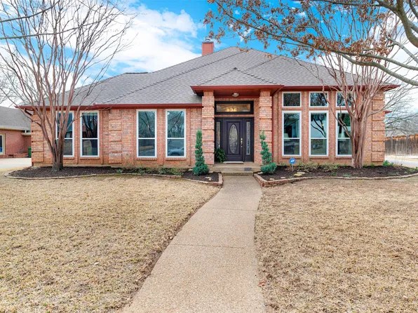 3045 Creekview Dr, Grapevine, TX 76051