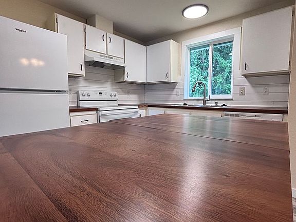 4th image of 3510 55th Ave NE
