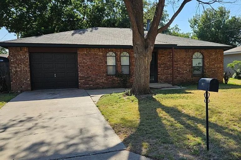 Shelley Dr — Photo 2
