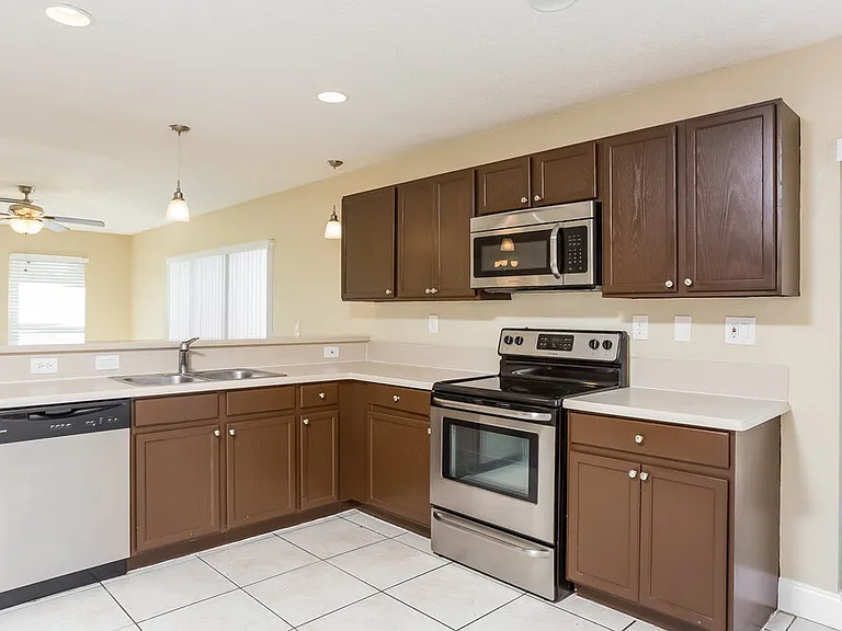 2314 SW 135th Ave — Photo 5