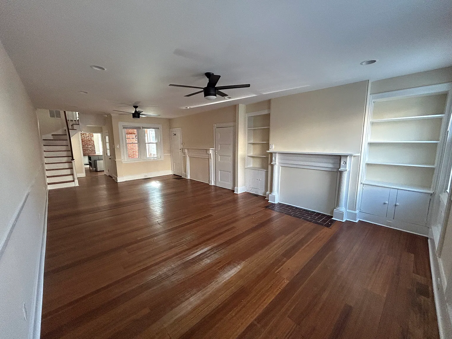 4 bed, 2800 sqft, $4,200 — Photo 2