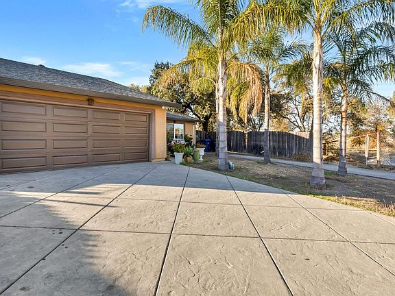 4th image of 3052 Scotland Dr