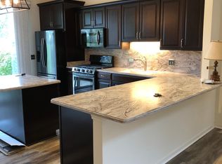 1406 Essex St, Algonquin, IL 60102