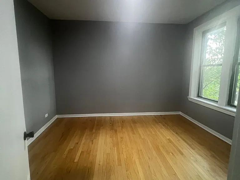 Hyde Park Apartments — Photo 18