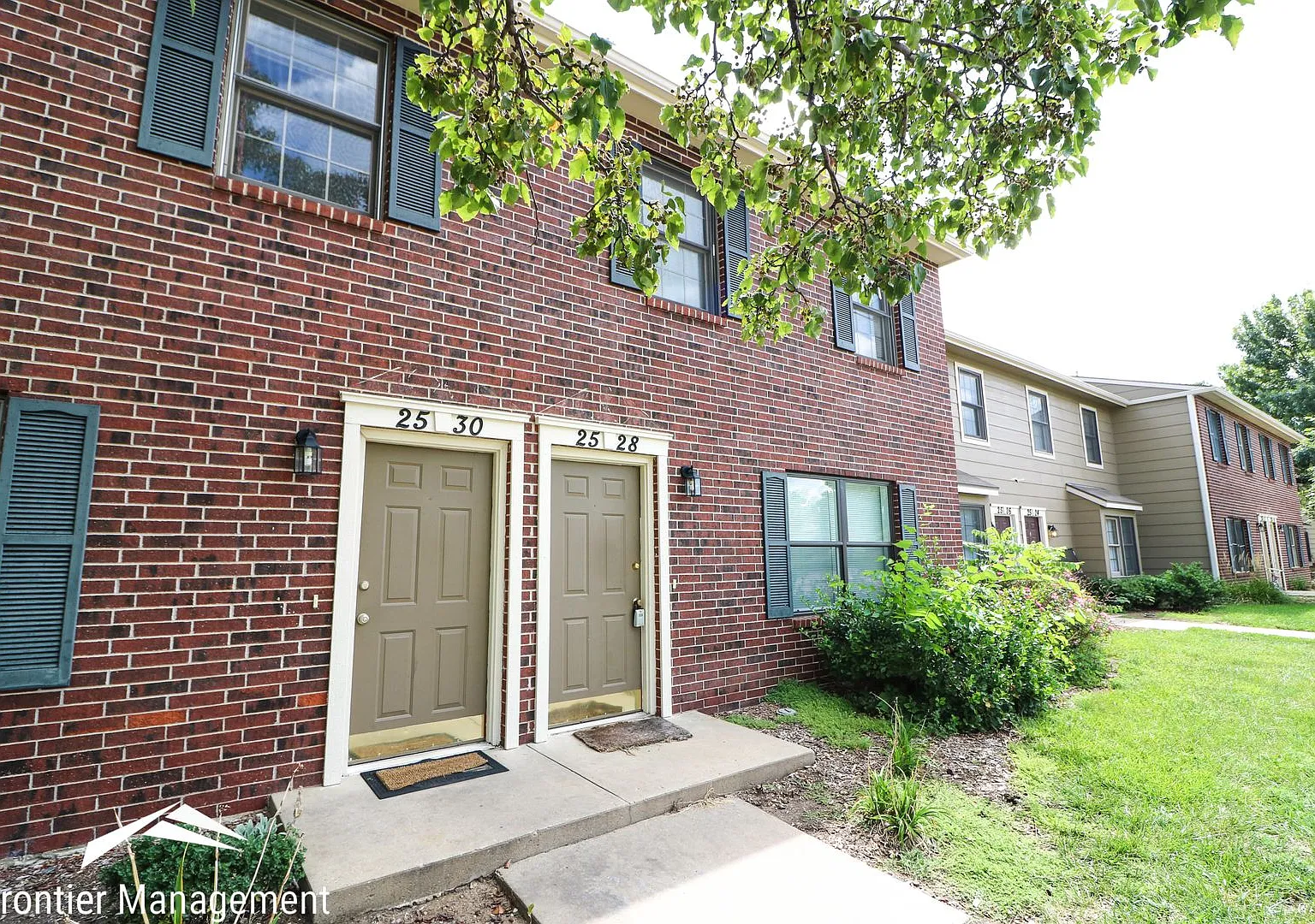 Spacious Brick Condo in a Great Location! — Photo 2