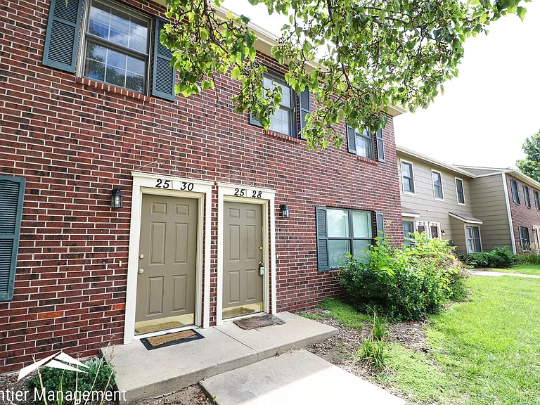 2528 Candlecrest Cir — Photo 2