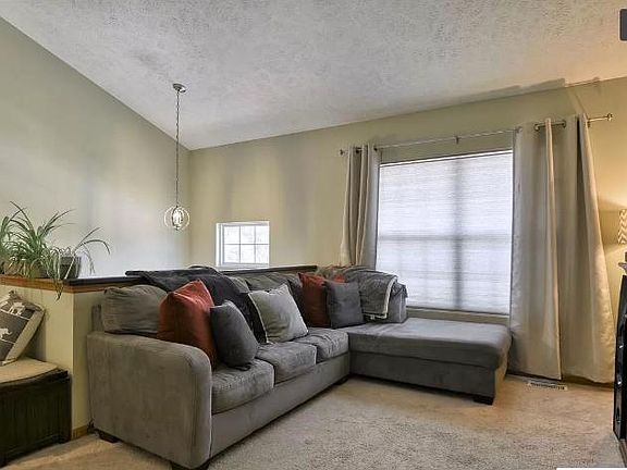 5th image of 16464 Yates St