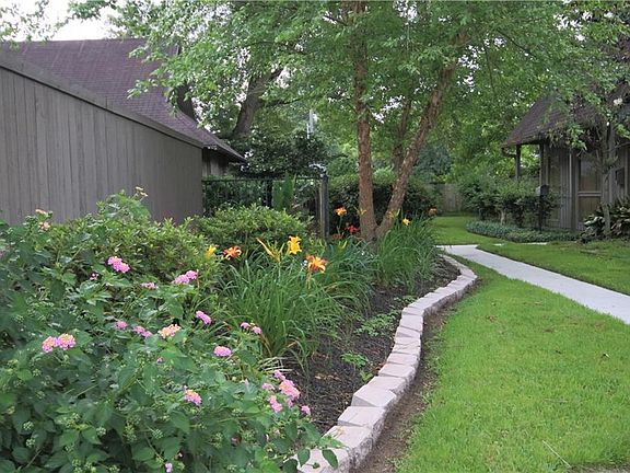 2nd image of 671 Lakewood Dr #D