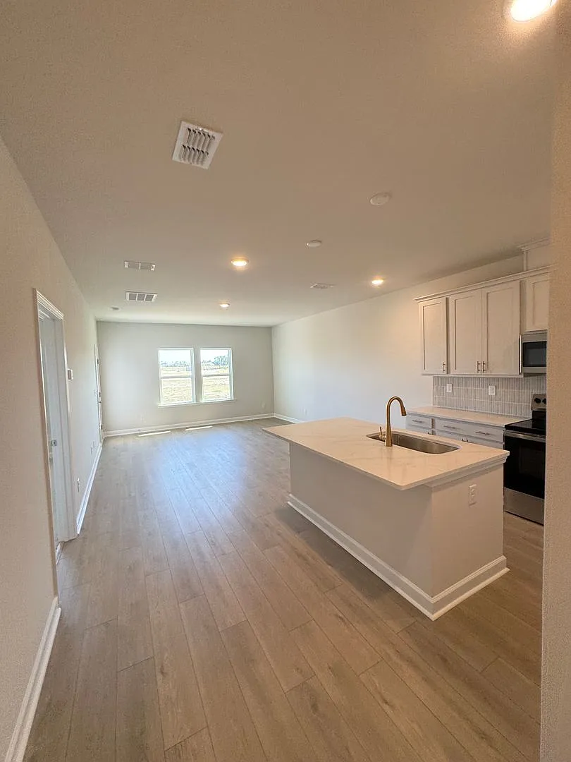 Rent Special- New Construction 3 Bed, 3 Bath Townhome — Photo 4