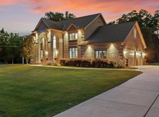 W275N4009 Ishnala Trl, Pewaukee, WI 53072