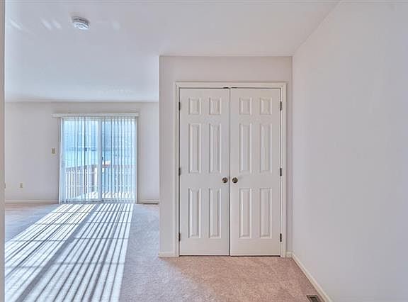 3rd image of 7 Tamarack Ct