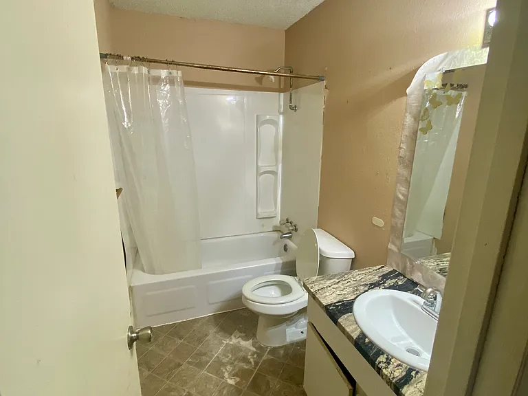 709 W Tulsa St — Photo 5