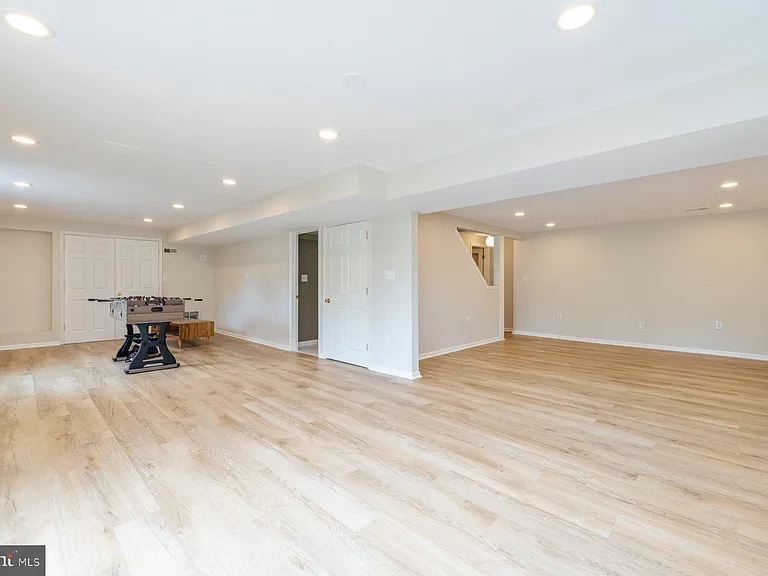 7017 Helmsdale Ct — Photo 24