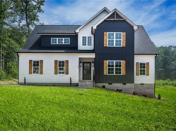 245 Summerlyn Dr, Mocksville, NC 27028