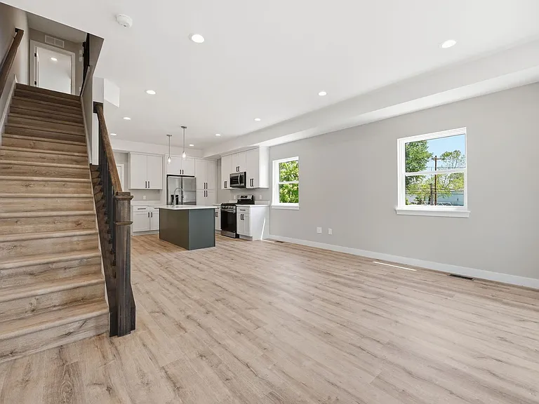 4728 Walworth Ave — Photo 7