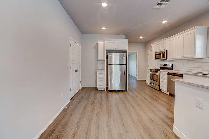2435 E 7th St — Photo 7