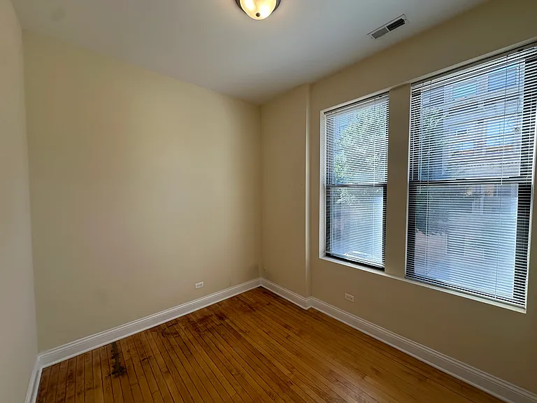 2159 W Belle Plaine Ave — Photo 14