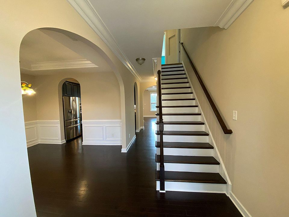 1st image of 109 Cranbrook Ln