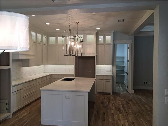 3rd image of 365 Parkview Ln