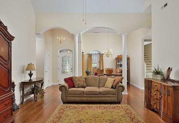 3rd image of 350 Kingston Dr