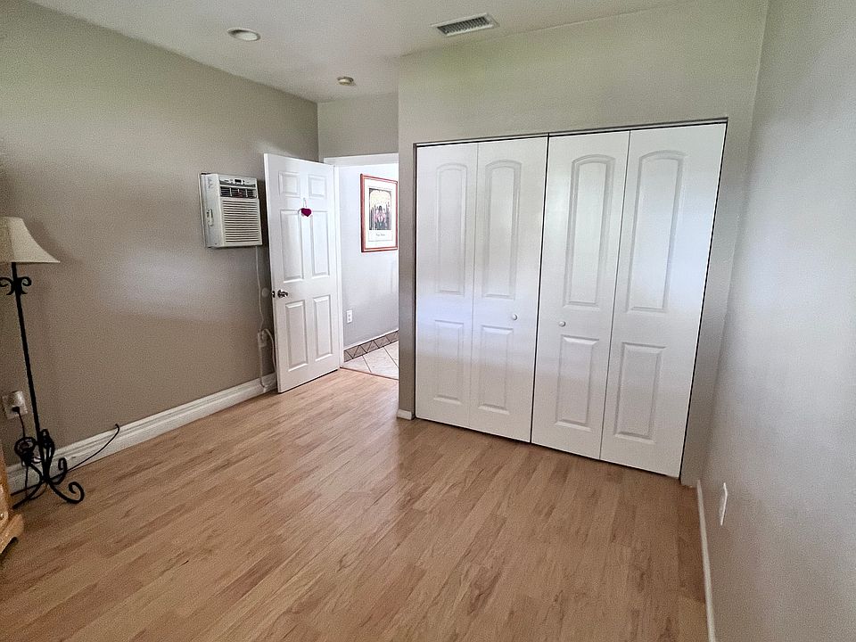 1st image of 519 S Pine Dr