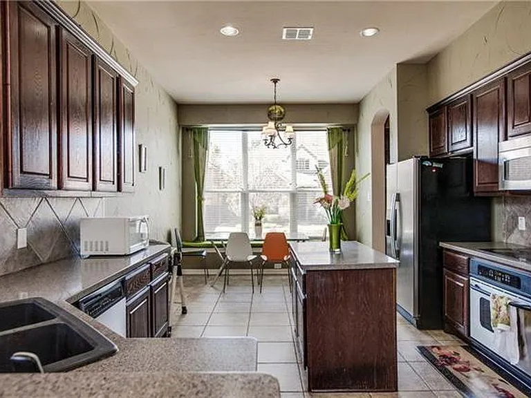 4533 Delaina Dr — Photo 8