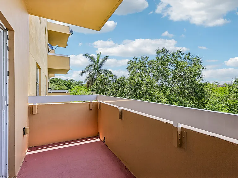 The Oaks Condominium — Photo 86