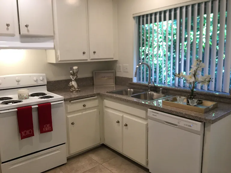 Woodside Garden Apartments — Photo 14