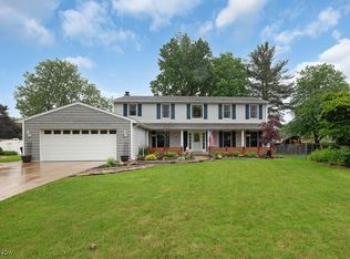 4181 Linden Cir, North Olmsted, OH