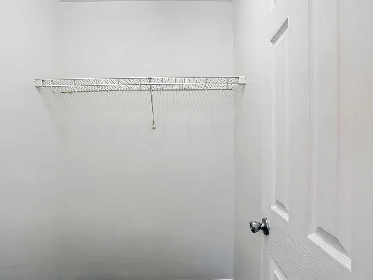 401 Whitehall Ct — Photo 12
