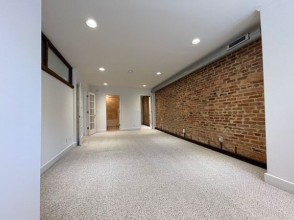4th image of 922 W University Pkwy #2B-1Ba-1100Sqft