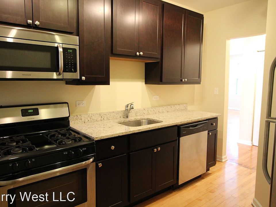 1st image of 3121 W Lawrence Ave APT 3