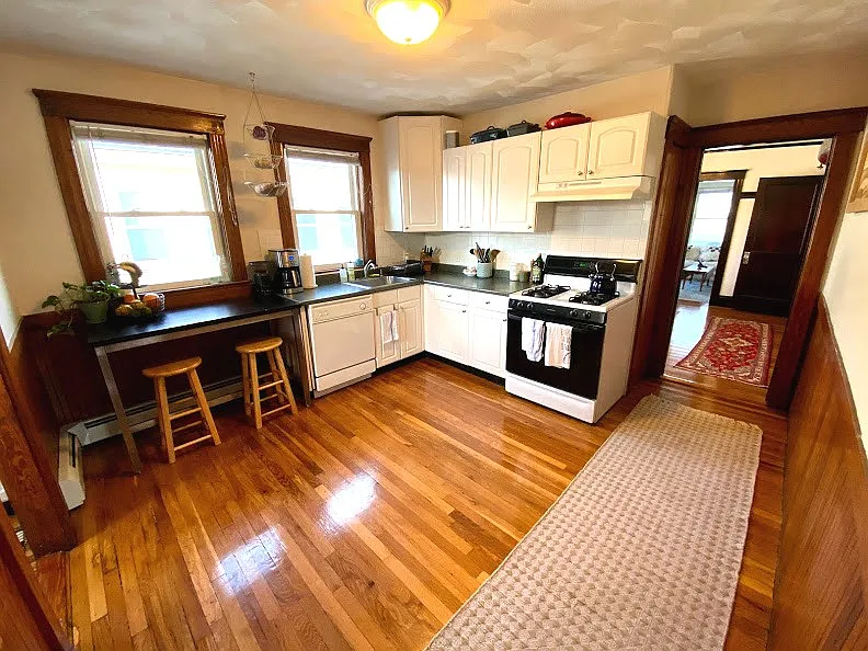Building Photo - 204 Cedar St #3