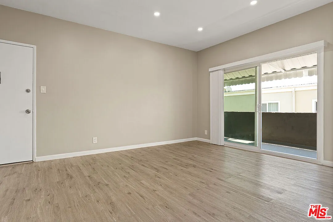 2 bed, 1.5 bath, 620 sqft, $2,395 — Photo 2