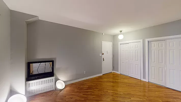 Rented by SERHANT. | media 8