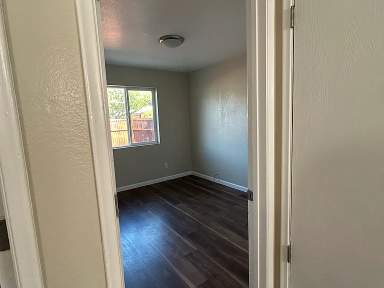 3953 N Palm Grove Dr #1 — Photo 14